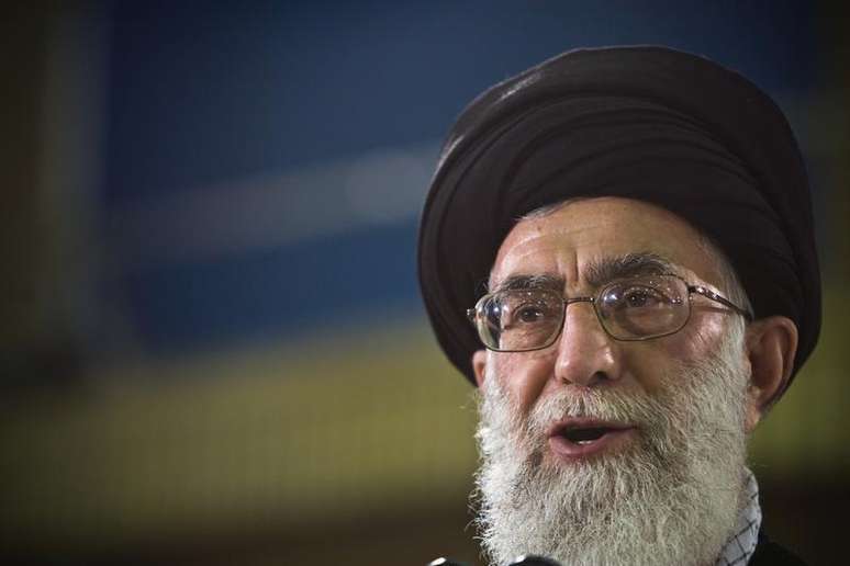 <p>Líder supremo do Irã, aiatolá Ali Khamenei, não acredita no progresso de negociações sobre armas nucleares</p>