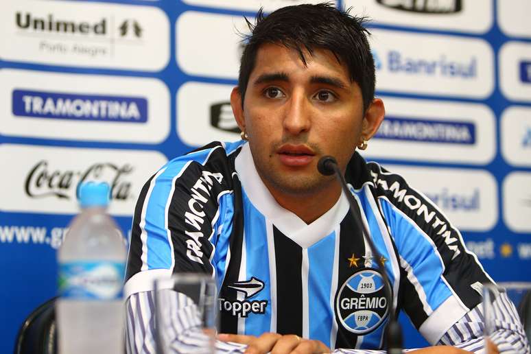 <p>Argentino atuou no Gr&ecirc;mio no ano passado</p>