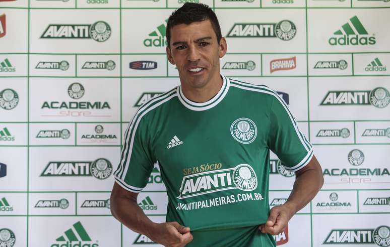 Lúcio tem desafio de apagar no Palmeiras fracasso com São Paulo