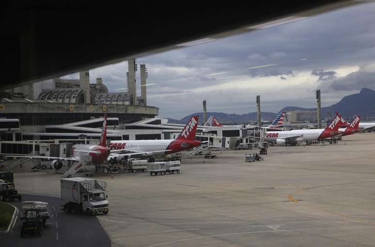 <p>Aeronaves no pátio do aeroporto do Galeão, no Rio de Janeiro, em novembro do ano passado</p>