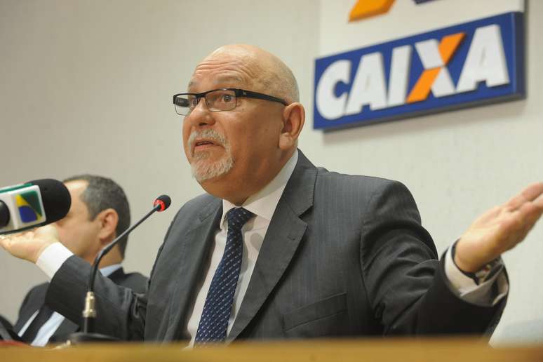 <p>O presidente da Caixa, Jorge Hereda, em evento no ano passado; banco nega "confisco" ilegal de valores em contas inativas</p>
