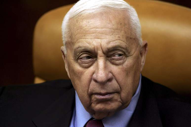 <p>Ariel Sharon morreu aos 85 anos, em Tel Aviv, após coma que se arrastava por 8 anos</p>