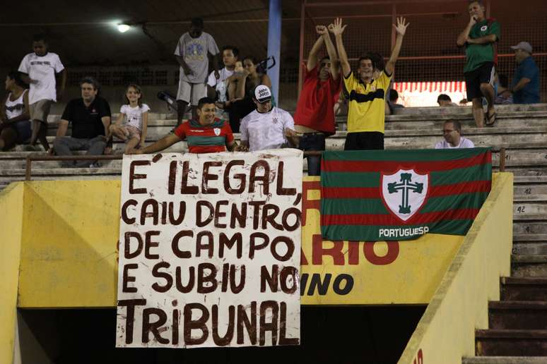 <p>Faixa exibida na última sexta provocava atletas do Fluminense</p>