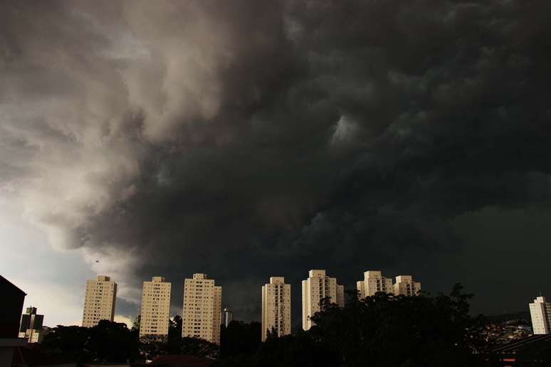 vc repórter: chuva coloca SP em atenção e fecha Congonhas