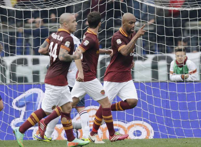 Maicon marcou um dos gols da Roma na vitória deste domingo