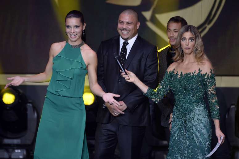 <p>Fernanda Lima teve concorr&ecirc;ncia de outras belas garotas, como a modelo brasileira Adriana Lima</p>