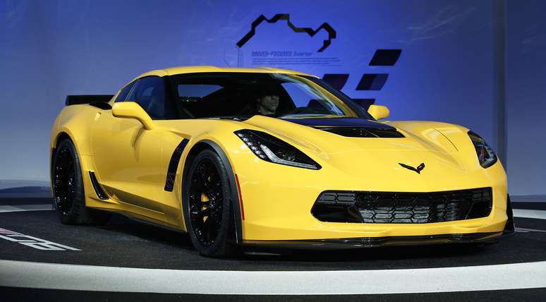 <p>Poucos minutos depois de receber o prêmio de Carro do Ano 2014 na América do Norte, no salão do automóvel de Detroit, o Chevrolet Corvette ganhou uma versão ainda mais invocada, a Z06, que começará a ser vendida apenas no começo de 2015 nos Estados Unidos. São nada menos que 165 cavalos de potência a mais que o Stingray 2014</p>