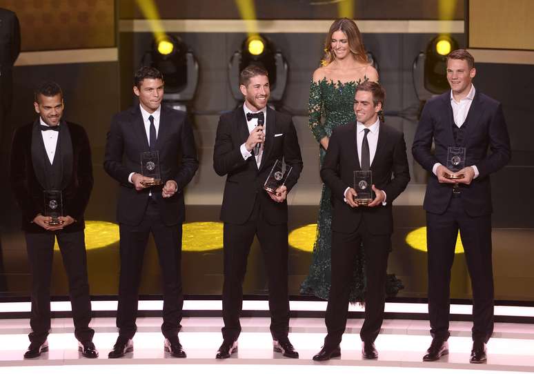 <p>Daniel Alves e Thiago Silva foram os brasileiros nomeados entre o 11 ideal</p>