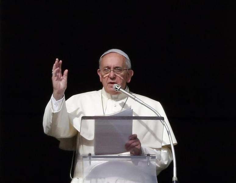 <p>Papa Francisco discursa para fieis</p>