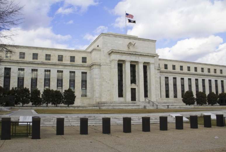 O Banco Central americano (FED) anunciou a redução dos estímulos à economia norte-americana em dezembro do ano passado, de US$ 85 bilhões para US$ 75 bilhões mensais