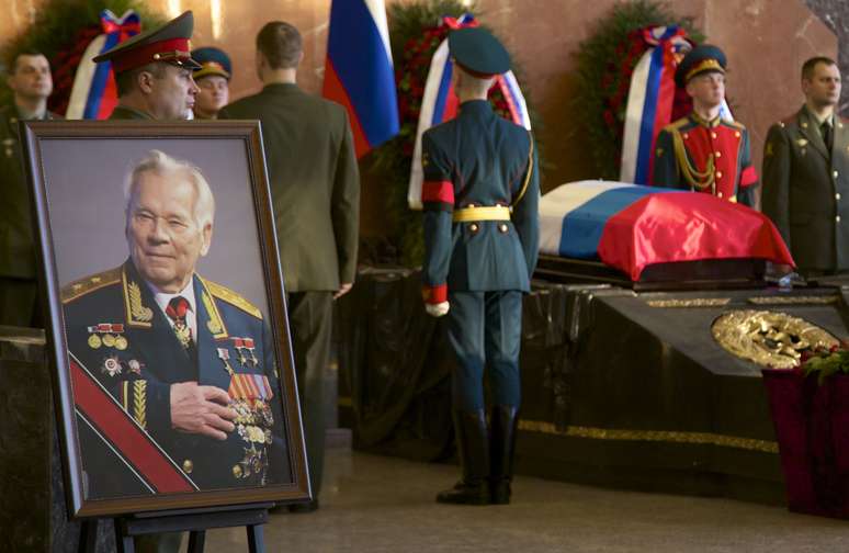 Funeral de Mikhail Kalashnikov foi realizado em 23 de dezembro, em Moscou