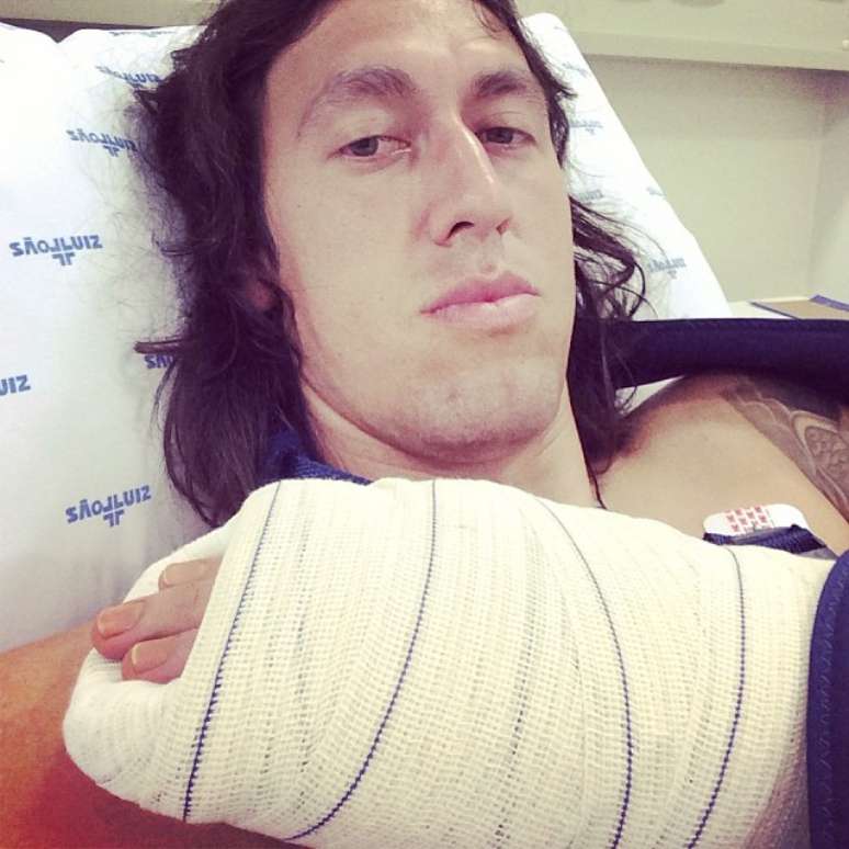 <p>C&aacute;ssio posta foto no Instagram e lamenta mais uma les&atilde;o</p>