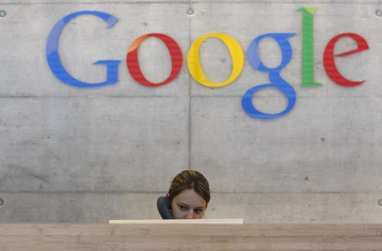 <p>O Google informou que de 9 mil a 9.999 contas de seus usuários foram alvo de pedidos do governo por meio judicial no primeiro semestre de 2013</p>
