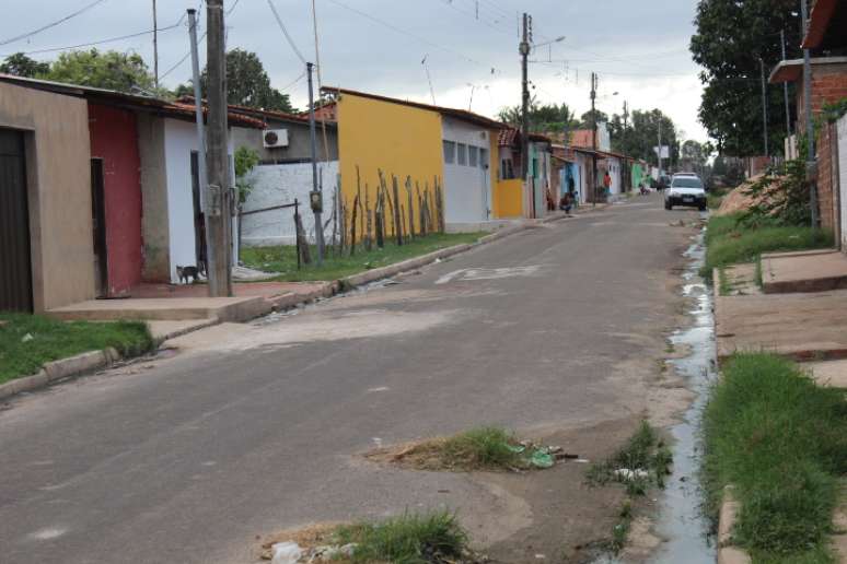 Bairro que homenageia filho do senador e ex-presidente José Sarney não tem saneamento e tem asfalto precário