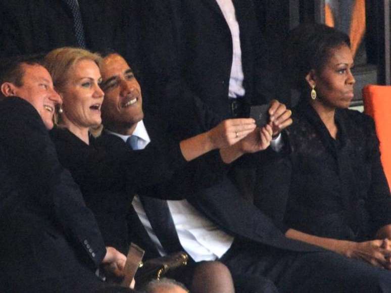 Michelle durante a famigerada fotografia entre o premiê britânico, David Cameron; a premiê dinamarquesa, Helle Thorning-Schmidt, e seu marido, Barack Obama