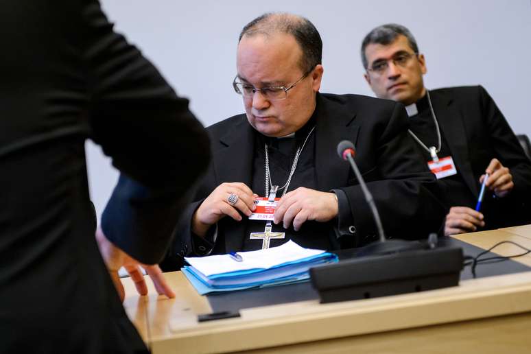 Membros da comiss&atilde;o do Vaticano em sess&atilde;o na ONU