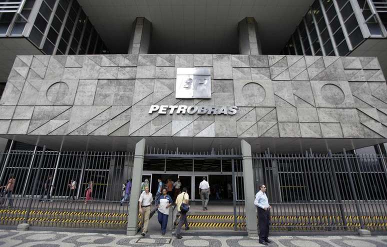 <p>Petroleira perdeu US$ 27,678 bilhões nos 25 primeiros dias de setembro, passando de US$ 131,9 bilhões para US$ 104,3 bilhões em valor de mercado</p>