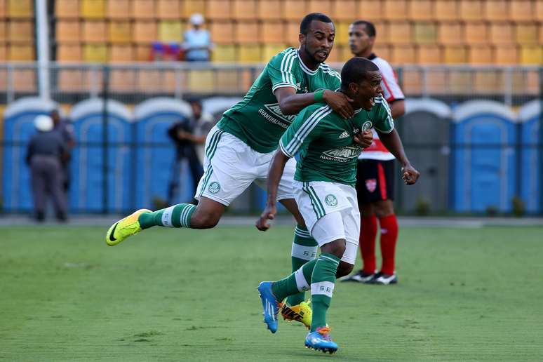 De volta ao Palmeiras, Mazinho fez gol, deu assistência e provou que também pode ser um reforço