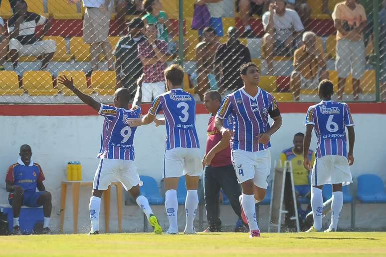 Robert faz festa em gol do Madureira