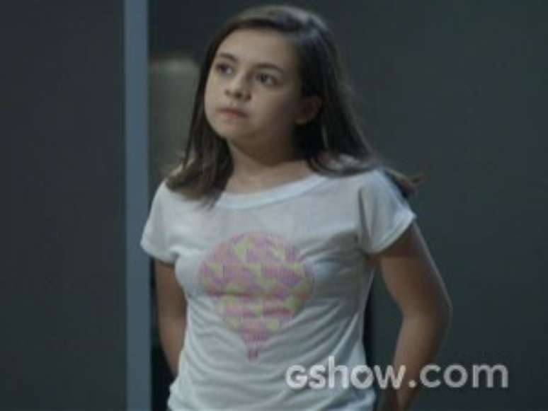 <p>Paulinha (Klara Castanho) quer saber por que seu tio Félix (Mateus Solano) não gosta dela</p>