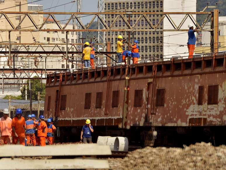   A liberação dos ramais Saracuruna e Belford Roxo, prevista para as 16h, foi cumprida, de acordo com a empresa