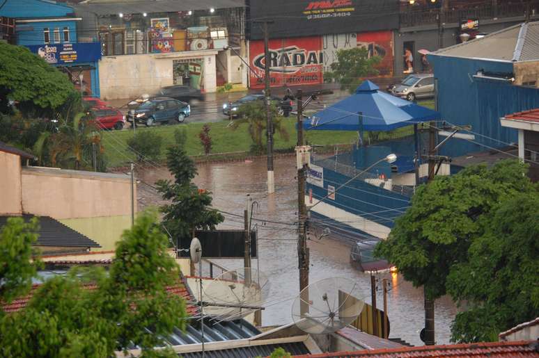 vc repórter: chuva coloca SP em atenção e fecha Congonhas