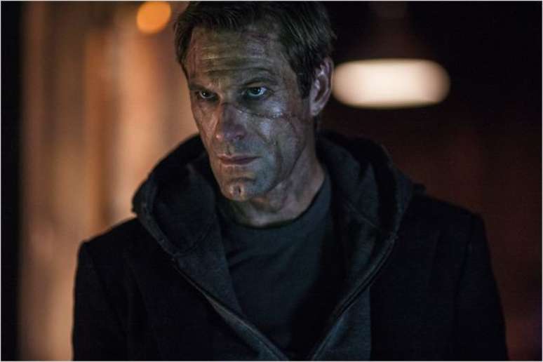 Aaron Eckhart estrela filme de terror