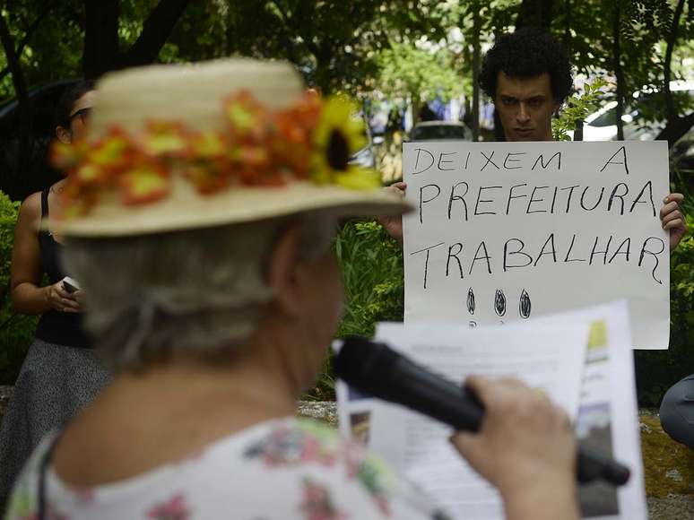 Cerca de 60 pessoas participaram de um protesto, na tarde desta sexta-feira, em frente à Secretaria de Segurança Pública de São Paulo (SSP-SP) no centro da capital paulista