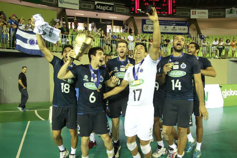 <p>Pedido dos jogadores, Copa do Brasil conquistada por Cruzeiro (foto) foi uma das mudanças já adotadas pela CBV</p>