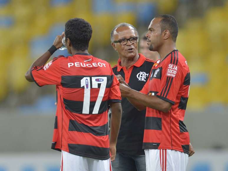 <p>Jayme de Almeida não vê time ainda no mesmo nível de 2013 e deve manter time titular em jogo do Campeonato Carioca</p>