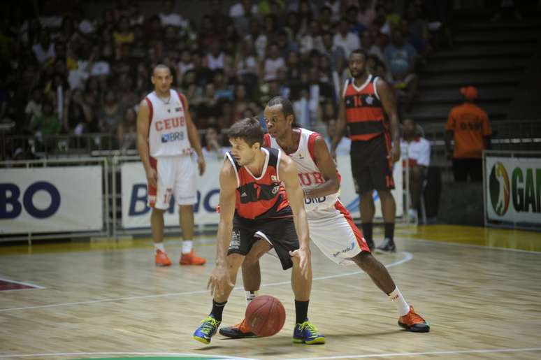 <p>Destaque da partida, Laprovittola marcou 33 pontos pelo Flamengo</p>