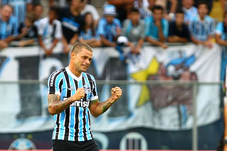 Recém-chegado, Edinho fez o terceiro gol do Grêmio