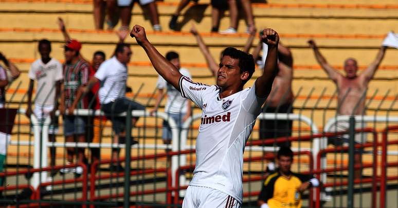 Jean comemora depois de abrir o placar para o Fluminense