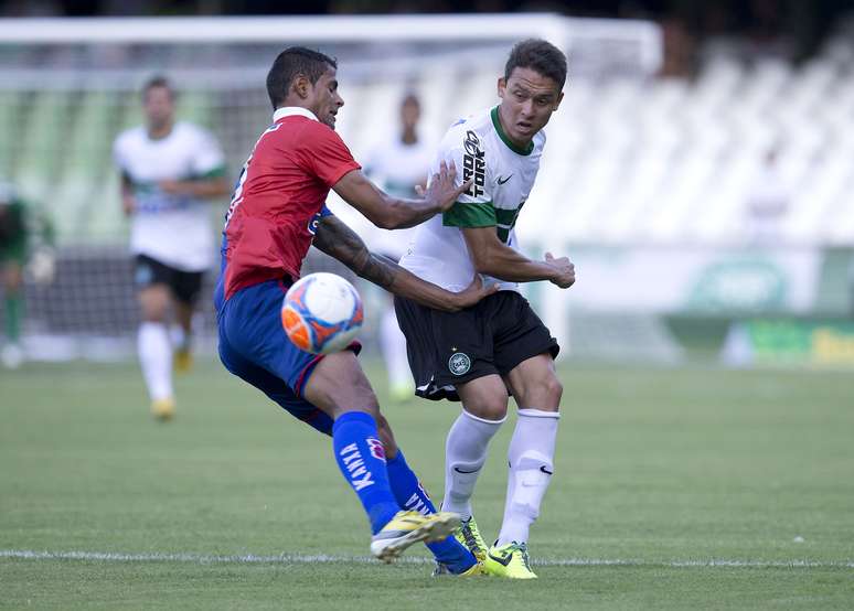 Keirrison foi titular do time alviverde no cl&aacute;ssico