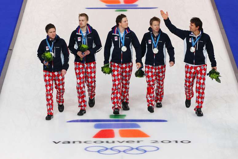 <p><b>Noruega, 2010</b><br />As calças de curling que a Noruega adotou para a Olimpíada de Inverno de Vancouver - em cima da hora, por sinal - causaram surpresa e viraram sensação mundial, graças aos motivos exóticos; a peça foi comprada em uma loja especial para golfistas</p>