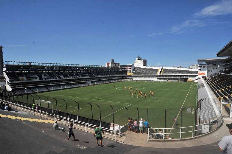 <p>Santos contará com a Vila e o CT Rei Pelé</p>