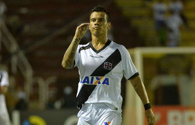 <p>Meia Bernardo deverá ser o substituto do colombiano Montoya no clássico contra o Botafogo</p>