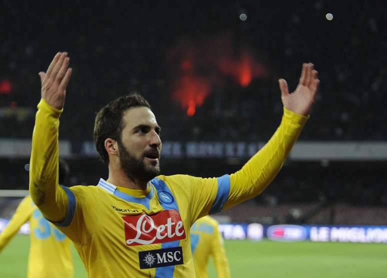 Higuaín comemora único gol do jogo