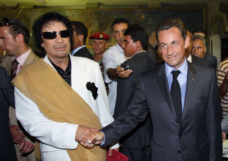 Kadafi e Sarkozy em 2007