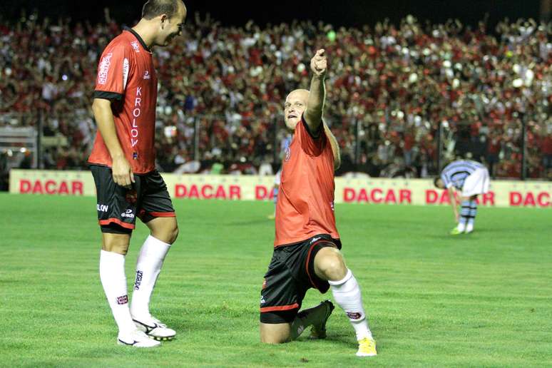 Brasil de Pelotas faz festa após gol em cima do Grêmio