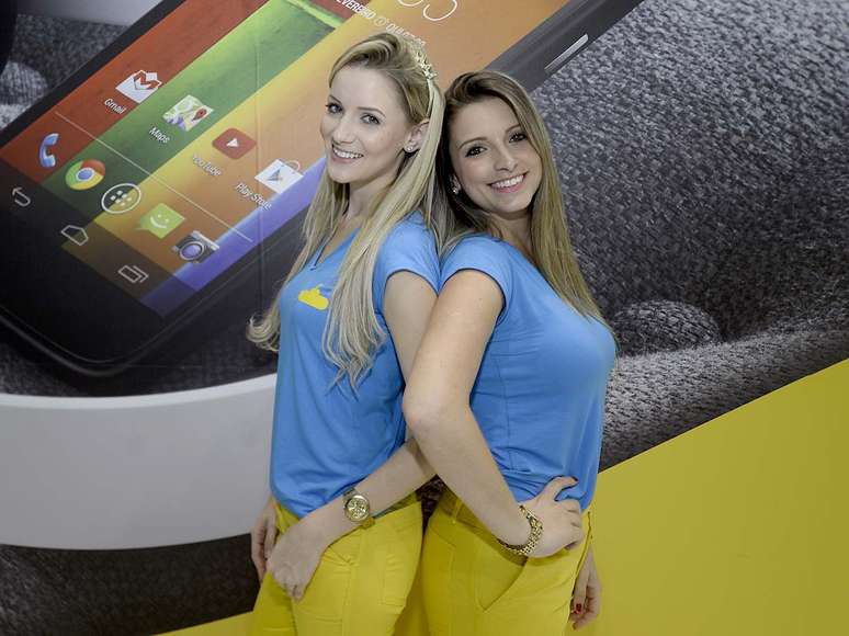 <p>Nat&aacute;lia Sneetz e Iannelly Oliveira trabalham juntas no estande da Submarino e disseram que os garotos d&atilde;o mais aten&ccedil;&atilde;o para os computadores e para as disputas dos jogos</p>