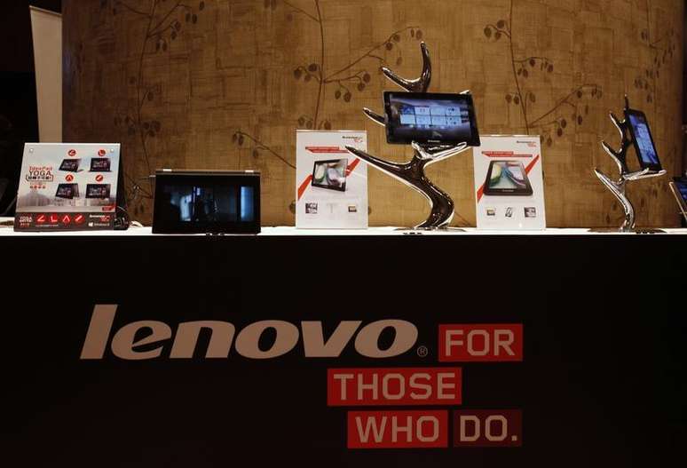 <p>Tablets e dispositivos móveis da Lenovo expostos durante uma coletiva de imprensa em Hong Kong</p>