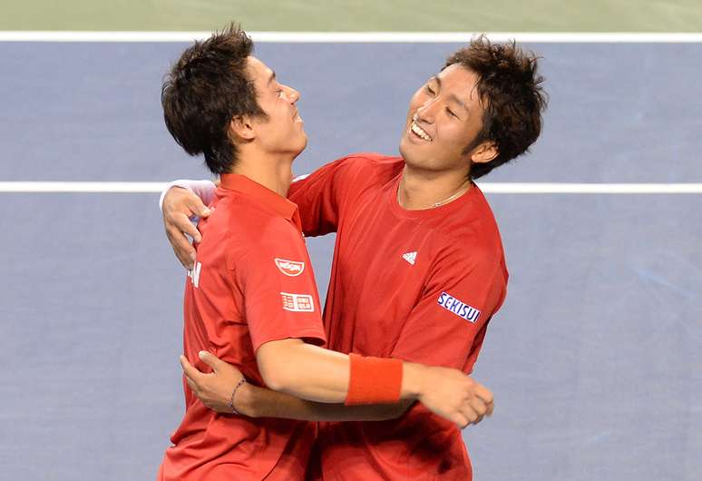 <p>Dupla japonesa comemora vit&oacute;ria e vantagem no duelo pela Davis</p>