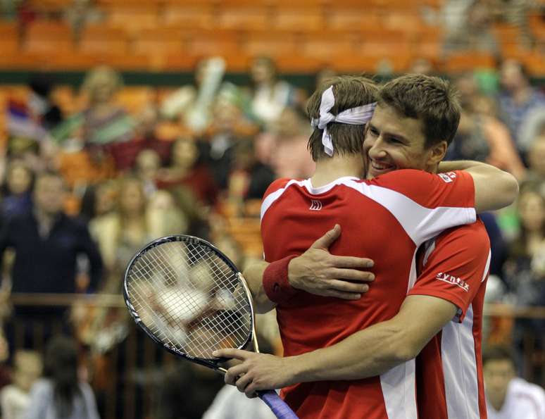 <p>Marco Chiudinelli e MichaelLammer deram a terceira vit&oacute;ria &agrave; Su&iacute;&ccedil;a no duelo diante da S&eacute;rvia</p>