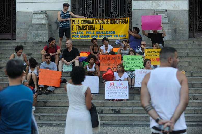 A manifestação na Cinelândia, no Rio, pediu a criminalização da homofobia