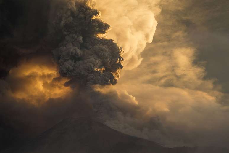 Aumento da atividade do vulcão Tungurahua provocou alerta no Equador