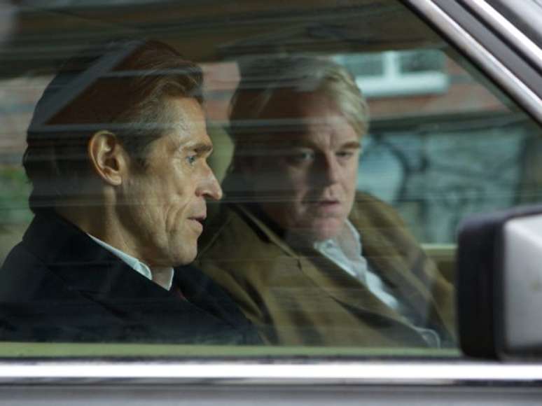 <p>Philip Seymour Hoffman foi encontrado morto em seu apartamento, em Nova York, na manh&atilde; deste domingo (2). Nesta foto, ele (&agrave; dir) aparece ao lado de&nbsp;Willem Dafoe em cena de O Homem Mais Procurado (2014). Veja outras fotos de sua carreira!</p>