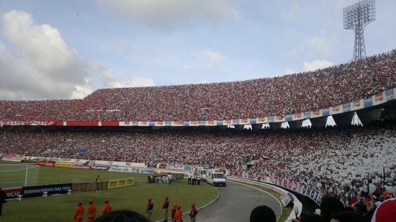 Torcida apaixonada &eacute; eternamente o maior patrim&ocirc;nio do Santa Cruz