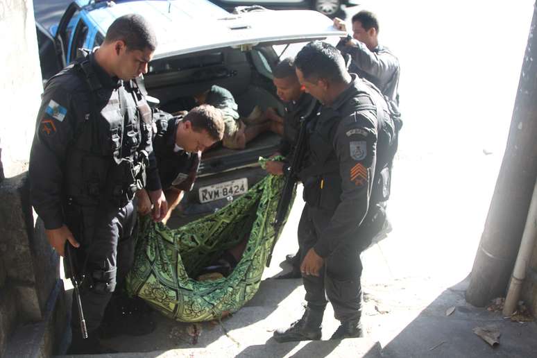 <p>Seis suspeitos foram mortos durante opera&ccedil;&atilde;o no morro do Juramento, no Rio</p>