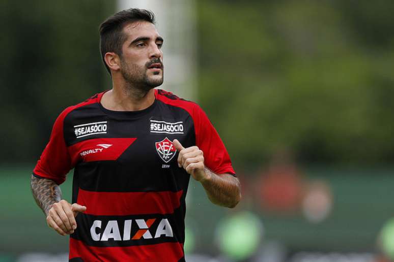 <p>Lesionado, Escudero entrou em fase final de recuperação e deve reforçar o Vitória nos próximos meses</p>